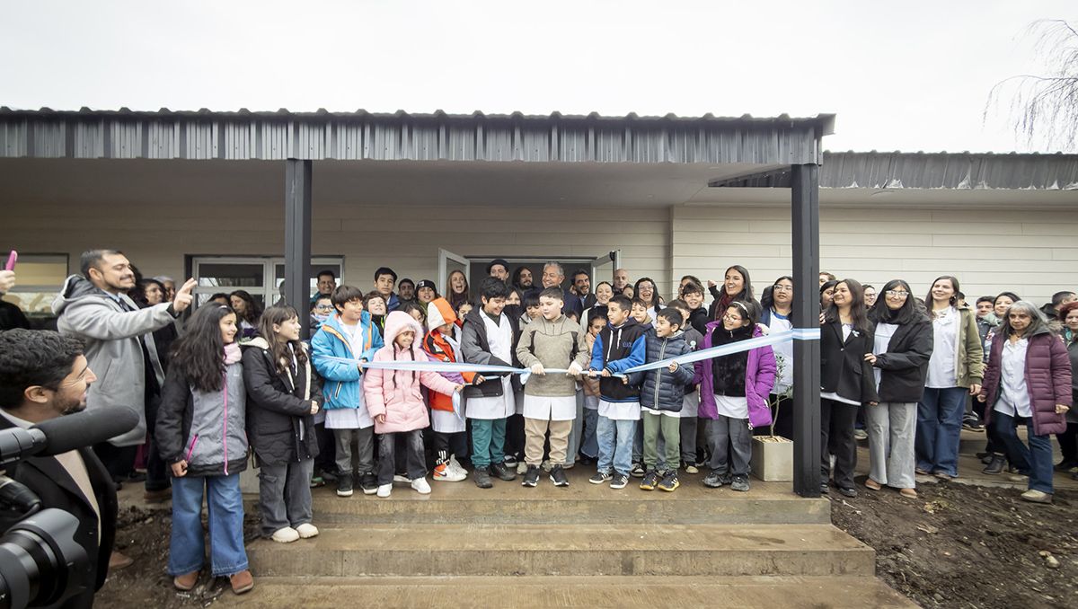 Rolando Figueroa dejó inaugurada la escuela primaria de La Vega, en San Martín de los Andes