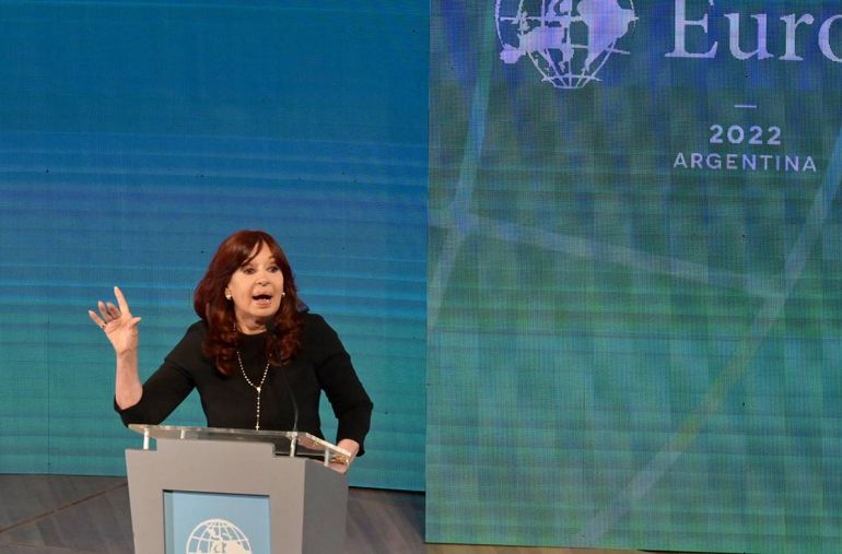 CFK: Que te pongan una banda y te den un bastón no significa que tengas el poder