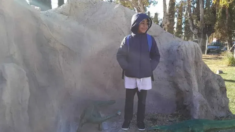 Realizan una colecta para comprar audífonos a Ulises. Gentileza