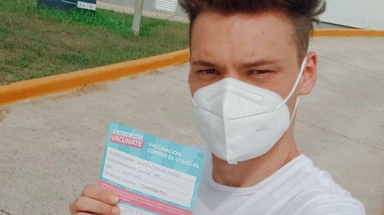 Joven periodista de Intrusos se vacunó y explicó los motivos