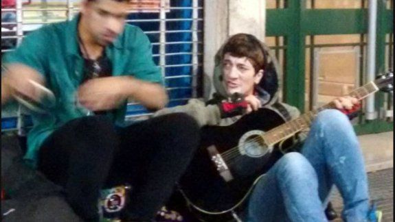 Pity Álvarez tocó en la Avenida Corrientes