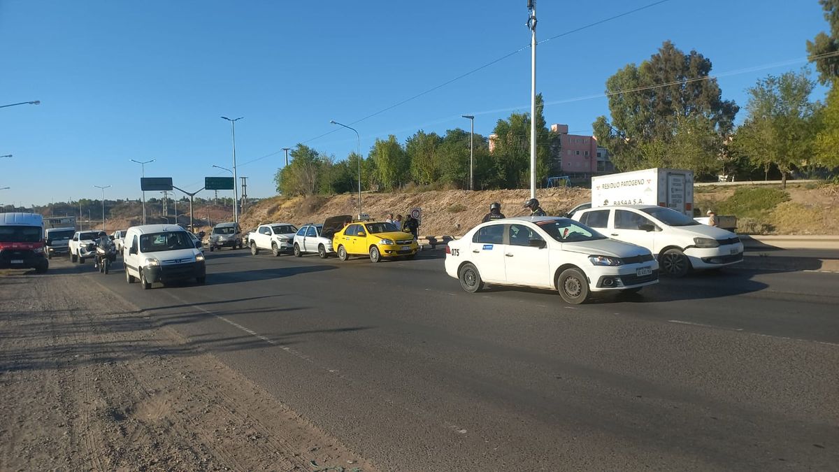 Caos de tránsito en Ruta 7 por un choque múltiple entre cinco autos