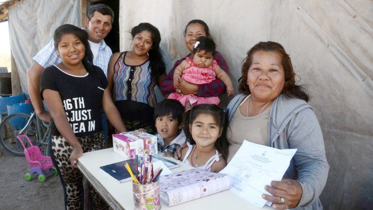 &nbsp;María Luisa Justiniano recibió el certificado por terminar la primaria