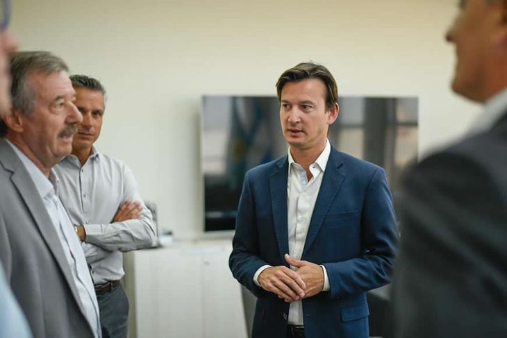 El presidente del Puerto de Bahía Blanca, Santiago Mandolesi Burgos, se reunió con directivos de YPF por el proyecto de licuefacción. El presidente del Puerto de Bahía Blanca, Santiago Mandolesi Burgos, se reunió con directivos de YPF por el proyecto de licuefacción.