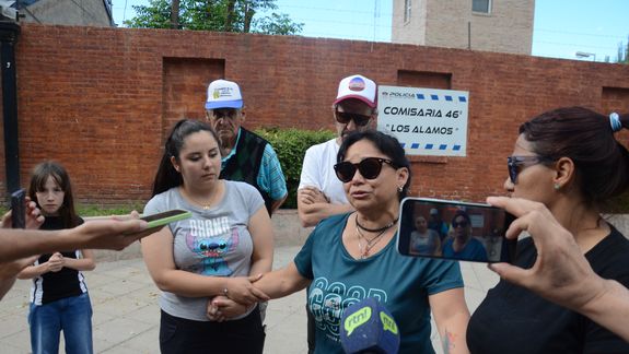 Paola Marfil acompaña a su hija Catalina en el proceso de rehabilitación, cirugías y trasplantes para que pueda sobrevivir al choque que sufrió por una mujer policía que conducía un patrullero de manera antirreglamentaria.