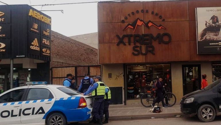 Trío de mecheros cometió un raid en Centenario y fue atrapado
