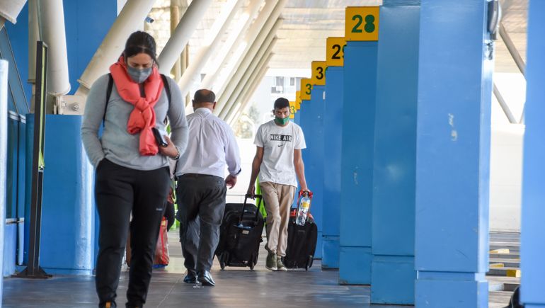 Salieron de Neuquén para Chile y los hicieron volver: bronca y malestar entre los pasajeros