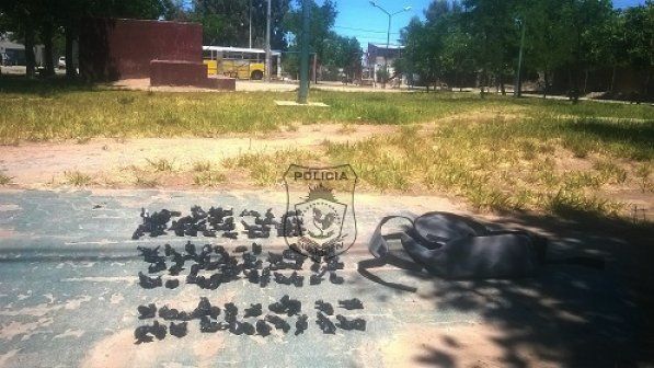 Atrapan a un dealer de 16 años que repartía marihuana