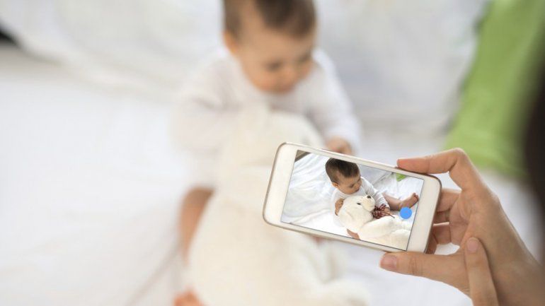 Denunció a sus papás por subir sus fotos a Facebook