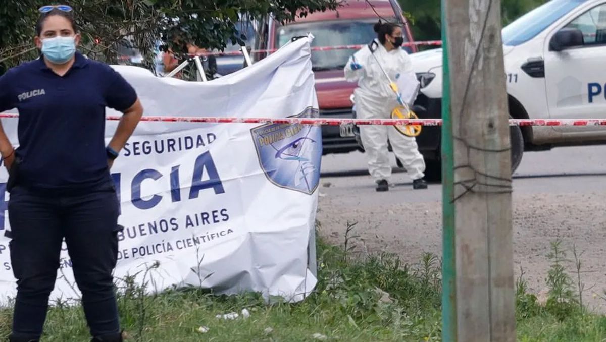 Recibió una descarga fatal y su pequeña hija la encontró muerta