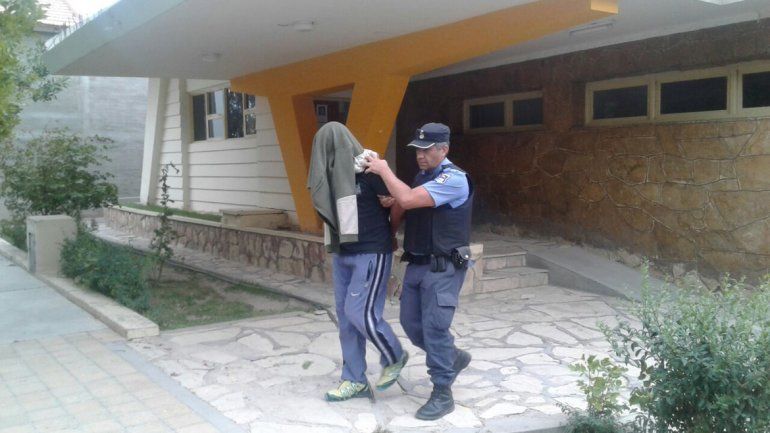 Detuvieron en Centenario al sospechoso de violar a una joven mamá delante de sus hijos