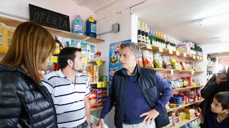 El Presidente y la gobernadora caminaron juntos por Lobos.
