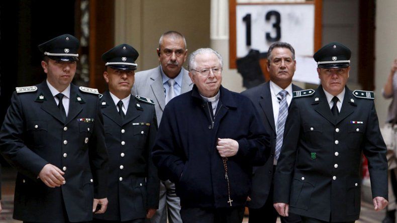 Francisco expulsó  del sacerdocio a un cura chileno pedófilo