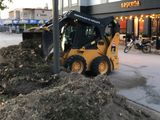 El Municipio avanza con la renovación del parquizado de las plazoletas de Alem.