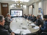 El secretario de Agricultura, Ganadería y Pesca, Sergio Iraeta, junto a funcionarios provinciales y dirigentes del campo.
