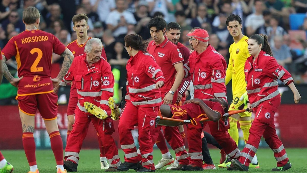 La partita è stata sospesa dopo che il compagno di squadra di Dybala si è sentito male