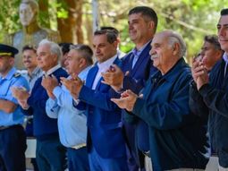 Además, firmaron dos acuerdos para la construcción de 16 viviendas como parte de “Neuquén Habita” Además, firmaron dos acuerdos para la construcción de 16 viviendas como parte de “Neuquén Habita”