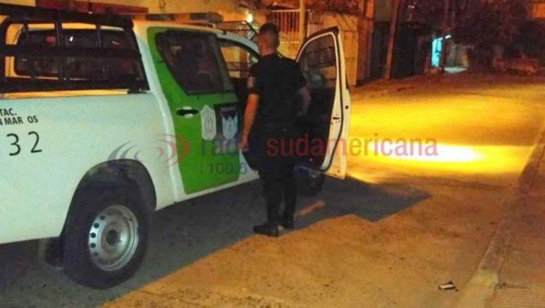 Le dieron un botellazo en la cabeza a una policía en una fiesta clandestina