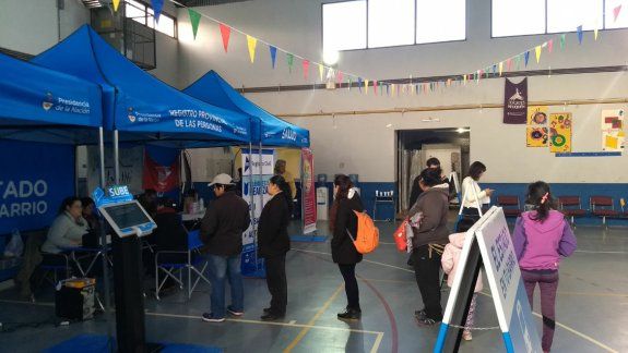 En los gazebos azules de Nación se pueden realizar los trámites.