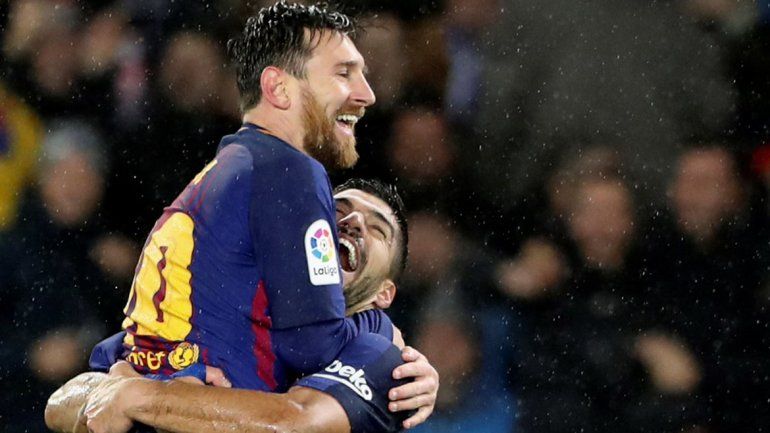 Con un golazo de Messi de tiro libre, Barcelona sigue firme