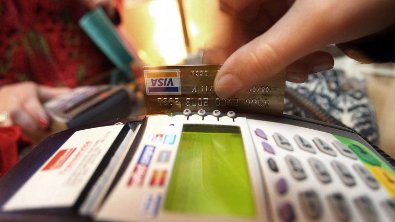 Se derrumbó el uso de las tarjetas de débito y crédito