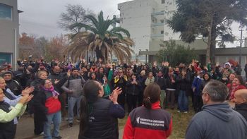 acuerdo en plottier: los municipales vuelven a sus puestos de trabajo esta tarde acuerdo en plottier: los municipales vuelven a sus puestos de trabajo esta tarde