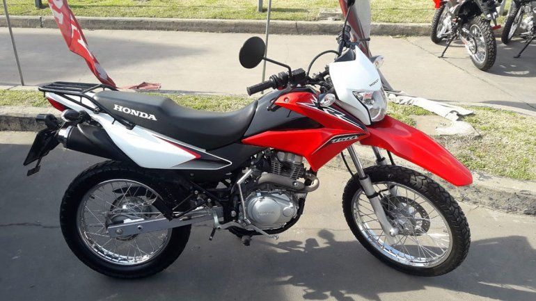 Le robaron la moto a un policía afuera de Casa de Gobierno