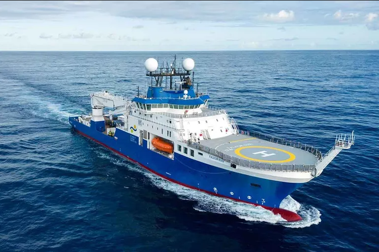 El Falkor (too) de la expedición. El Falkor (too) de la expedición.