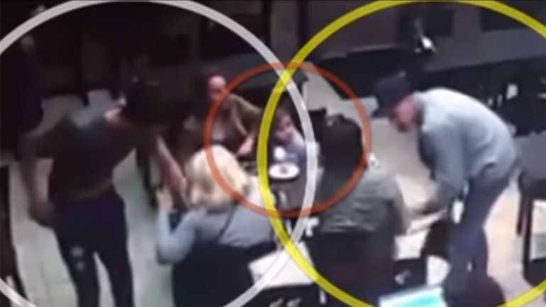 Video: así roban en menos de un minuto la recaudación de un bar y a los clientes