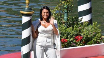 Georgina Rodríguez, la novia argentina de Ronaldo dejó ver la etiqueta de su tapado en Venecia. Georgina Rodríguez, la novia argentina de Ronaldo dejó ver la etiqueta de su tapado en Venecia.