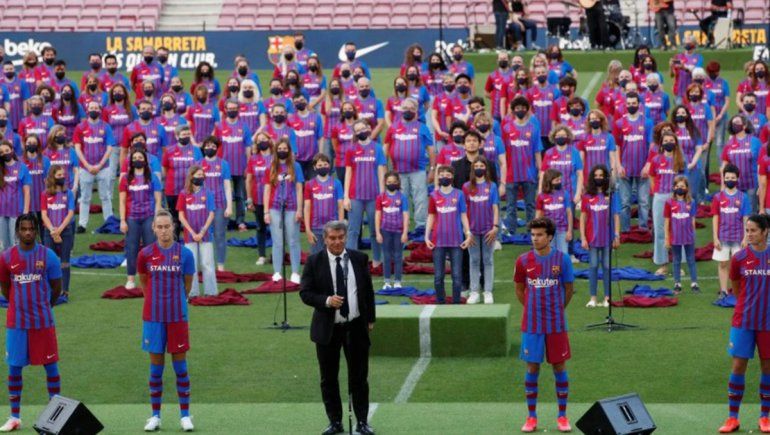 La nueva camiseta del FC Barcelona fue fabricada por Nike con poliéster 100% reciclado