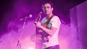 matias napoli: el cantante neuquino que conquisto los escenarios portenos con sus baladas