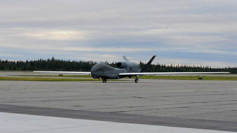 Imagen facilitada por el Servicio de Distribución de Información Visual de Defensa de EEUU (DIVIDS) que muestra un RQ-4 Global Hawk.