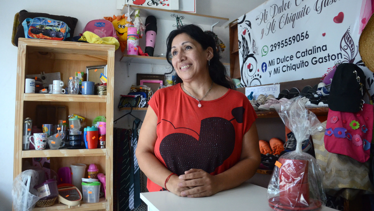 Belén Vergara armó junto a su familia y vecinos y ropero con el nombre de “Mi Dulce Catalina y Mi Chiquito Gastón”