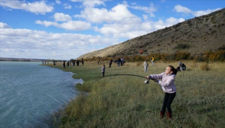 En la localidad de Piedra Buena, la pesca del salmón chinook se ha convertido en una exitosa actividad que atrae a los visitantes. En la localidad de Piedra Buena, la pesca del salmón chinook se ha convertido en una exitosa actividad que atrae a los visitantes. 
