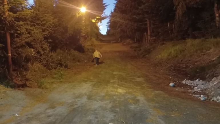 Una mujer fue atacada y golpeada en plena calle