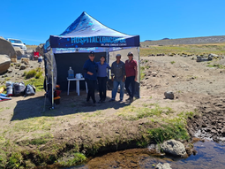 Agentes sanitarios de Loncopué, en el hospital de campaña en Butahuao. Agentes sanitarios de Loncopué, en el hospital de campaña en Butahuao.