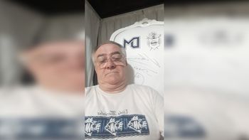 Juan Carlos Bruno zafó de la muerte y del Covi y disfruta del sillón de Maradona en su casa. Juan Carlos Bruno zafó de la muerte y del Covi y disfruta del sillón de Maradona en su casa.