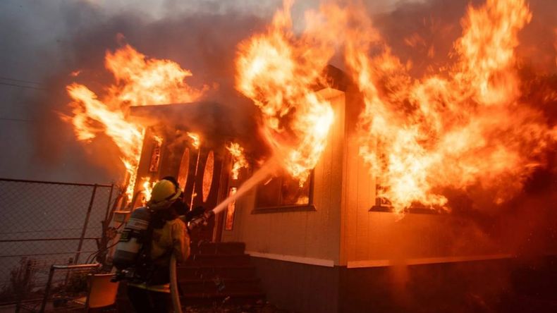 Incendios en California: ya hay dos muertos y cientos de heridos