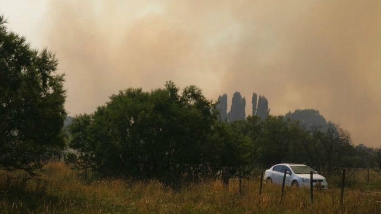 Evacuaron la Expo Rural por el avance de un incendio forestal