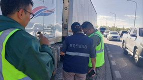 Senasa busca prevenir el ingreso de plagas y enfermedades que pongan en riesgo a la producción agropecuaria nacional. | LM Neuquen Senasa busca prevenir el ingreso de plagas y enfermedades que pongan en riesgo a la producción agropecuaria nacional.