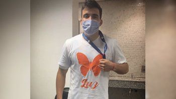 la triste historia detras de la remera que lucio el huevo en los festejos la triste historia detras de la remera que lucio el huevo en los festejos