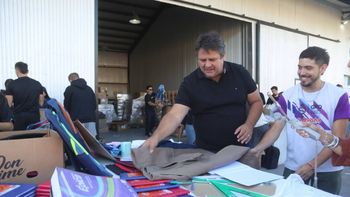 la entrega del kit escolar y el boleto estudiantil es algo que solo sucede en neuquen, destaco gaido la entrega del kit escolar y el boleto estudiantil es algo que solo sucede en neuquen, destaco gaido