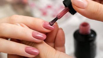 La nueva disposición de la ANMAT impactará sobre fabricantes, importadores y comercializadores de cosméticos en Argentina. La nueva disposición de la ANMAT impactará sobre fabricantes, importadores y comercializadores de cosméticos en Argentina.