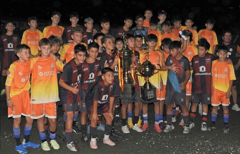 La imagen del final: Argentinos del Norte y Deportivo Roca