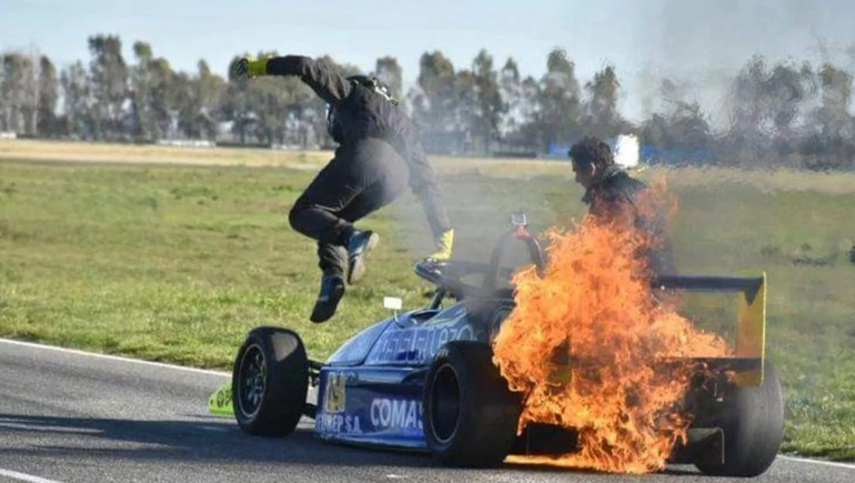 Fuego y susto: el auto de un piloto neuquino encendió en llamas