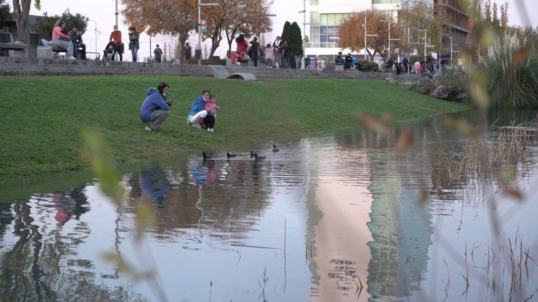 El aumento del caudal del Limay afecta a Valentina y Confluencia