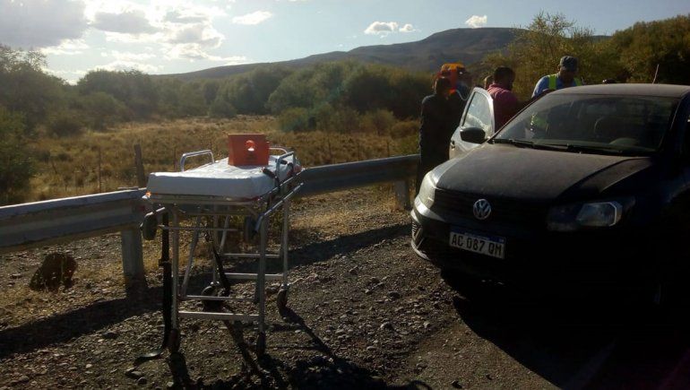 Camión se quedó sin frenos y chocó a un vehículo desde atrás