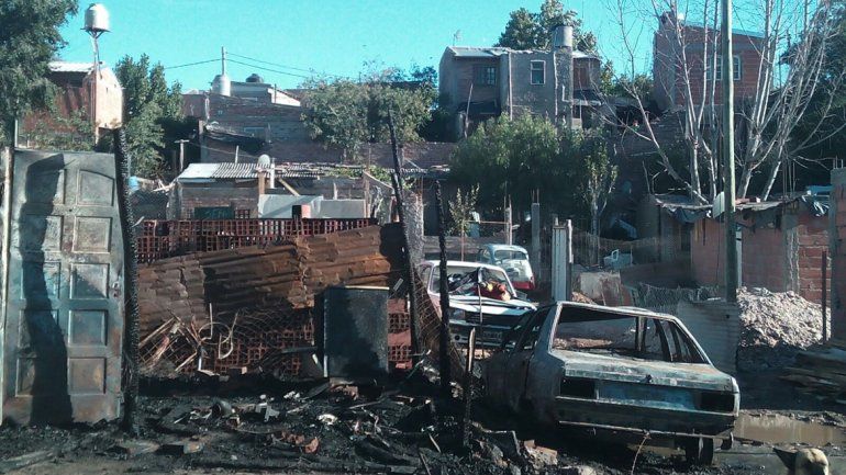 Dos familias perdieron todo al incendiarse sus casillas