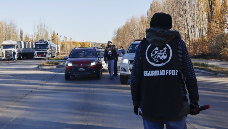 Organizaciones sociales liberaron los puentes entre Neuquén y Río Negro